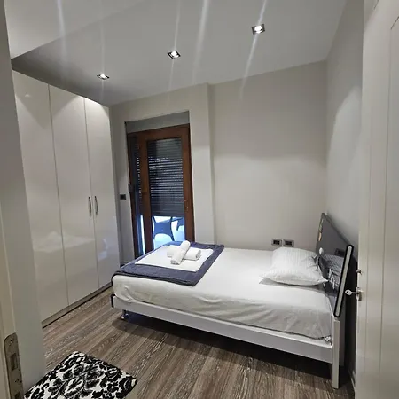 Xclusive Skanderbeg Square Apartmán *