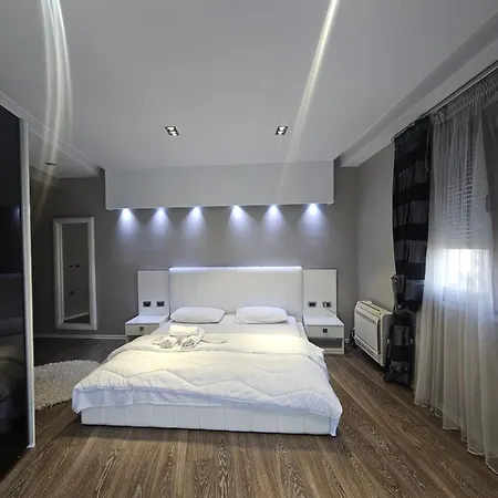 Xclusive Skanderbeg Square